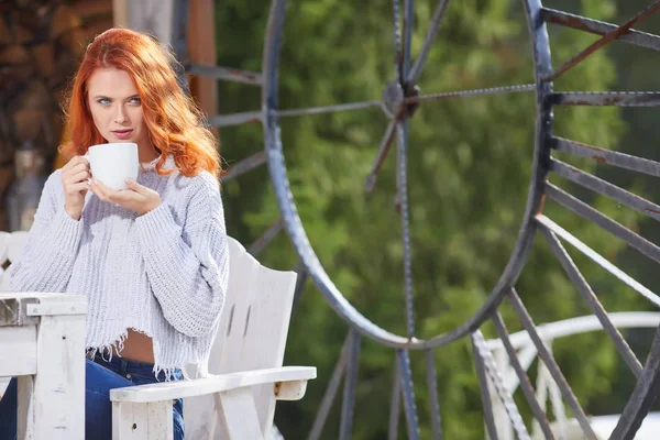 Modelo Romántico Mujer Del Otoño Con Pelo Rojo Con Muchacha — Foto de Stock