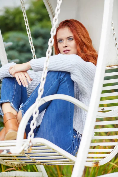 Romantisch Najaar Vrouw Model Met Rood Haar Met Fall Fashion — Stockfoto