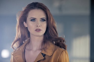 Bir kat gizemli bir kadın ile bir film sahne
