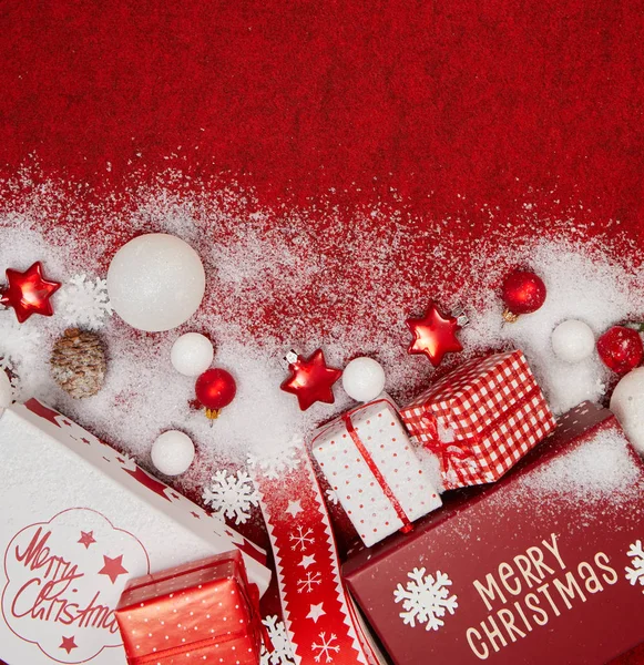 Navidad Año Nuevo Decoración Aislada Sobre Fondo Rojo —  Fotos de Stock