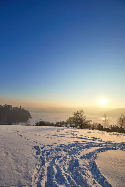 Fantastisk Kväll Landskap Färgglad Solljus Dramatiska Vintrig Scen — Stockfoto