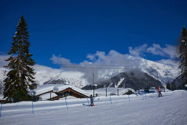 山スキー リゾート コーカサス自然とスポーツの背景 — ストック写真