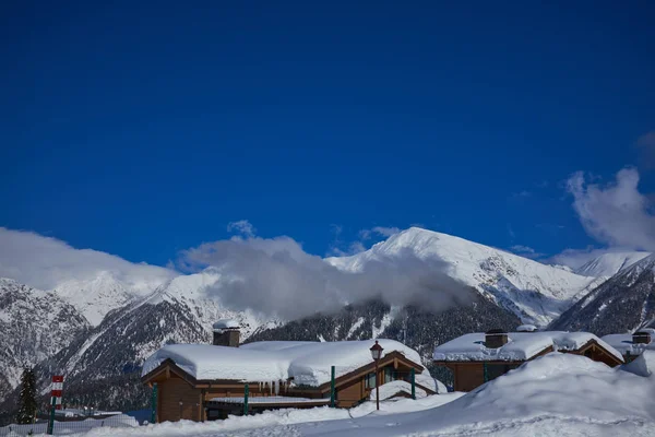 山スキー リゾート コーカサス自然とスポーツの背景 — ストック写真