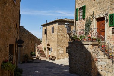 Küçük eski Akdeniz kasabası - güzel Tuscan street İtalya şehir