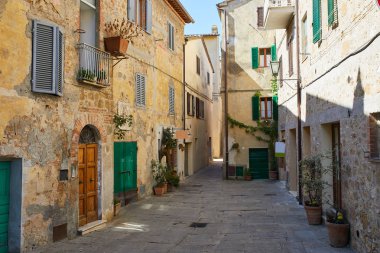 Küçük eski Akdeniz kasabası - güzel Tuscan street İtalya şehir