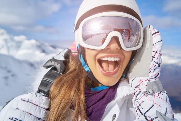 Invierno Ocio Deporte Gente Concepto Mujer Joven Feliz Gafas Esquí —  Fotos de Stock