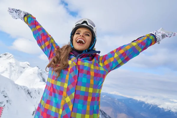 Vackra Vinter Kvinna Med Ski Solig Dag Vintern — Stockfoto