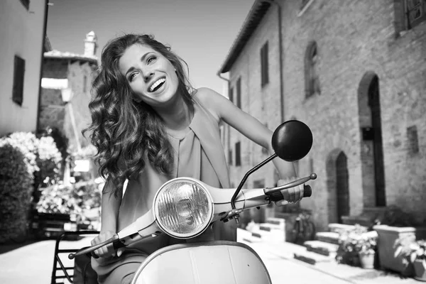 Vacanze Italia Ragazza Scooter — Foto Stock