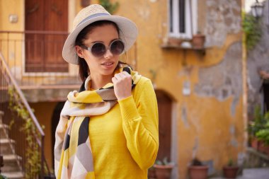 Europe eğlenceli, mutlu romantik kadın yaz tatil İtalya, 