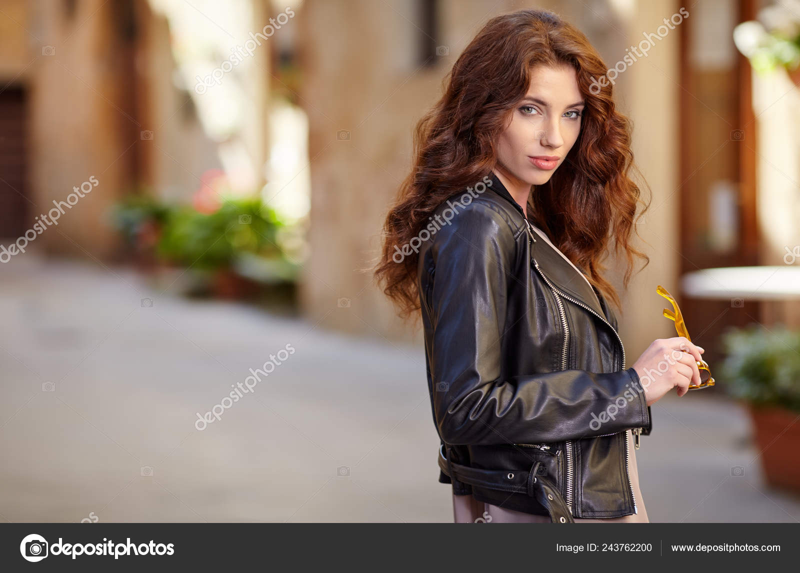 Beautiful Woman Streets Old Italian Town Stock Photo by ©zoomteam ...