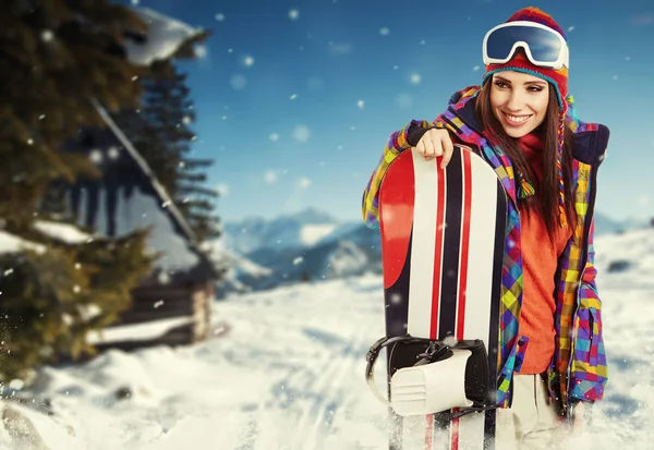 Mulher sexy com snowboard ao ar livre — Fotografia de Stock
