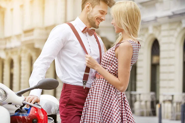 Young Couple Kissing Each Other Street — Stock Photo, Image