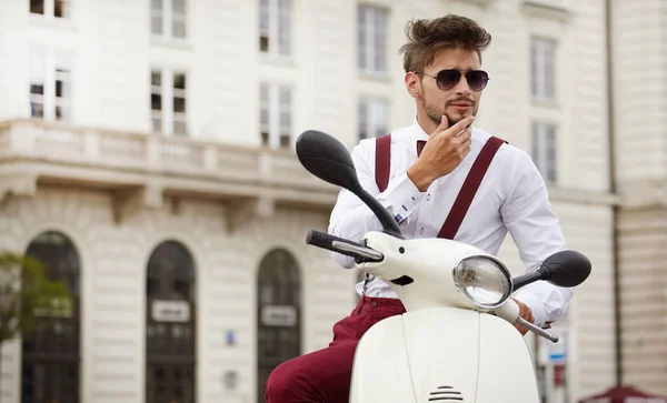 Hipster Hommes Mode Avec Scooter Par Une Journée Ensoleillée Dans — Photo