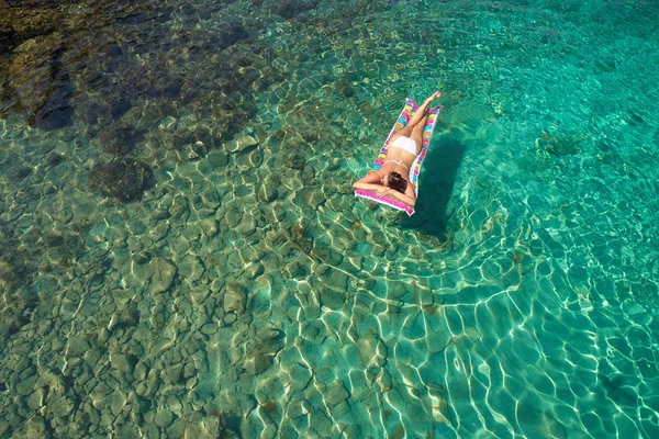 Blick Von Oben Auf Eine Schöne Frau Weißen Bikini Die — Stockfoto