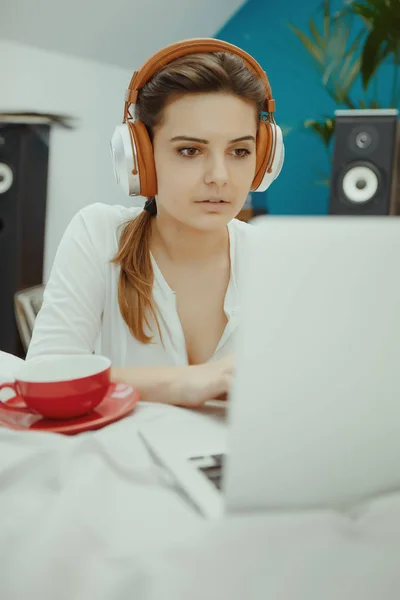 Frau Arbeitet Laptop — Stockfoto