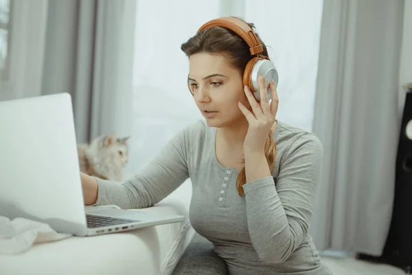 Frau Arbeitet Laptop — Stockfoto