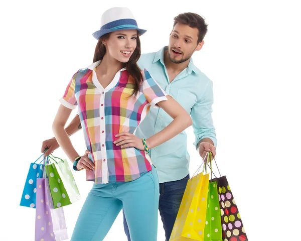 Atraente Jovem Casal Com Sacos Compras Fundo Branco — Fotografia de Stock