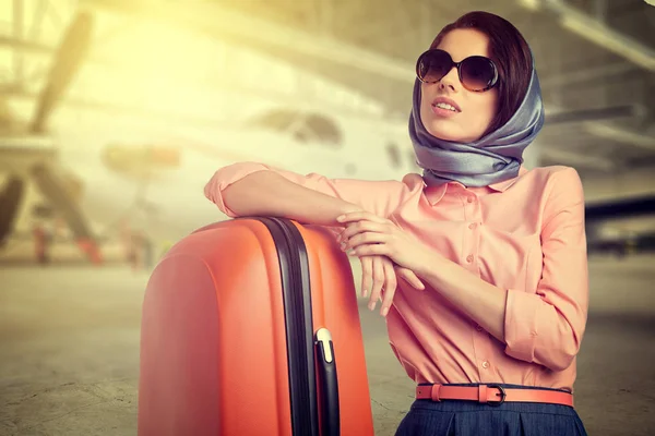 Mujer Moda Aeropuerto Fondo Del Avión — Foto de Stock