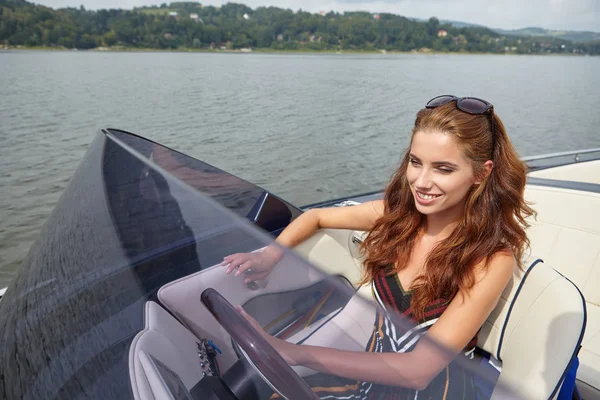 Summer Vacation Young Woman Driving Motor Boat — Stock Photo, Image