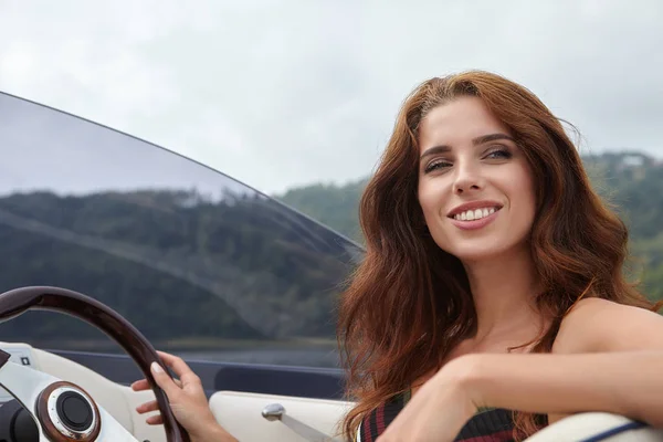 Summer Vacation Young Woman Driving Motor Boat — Stock Photo, Image