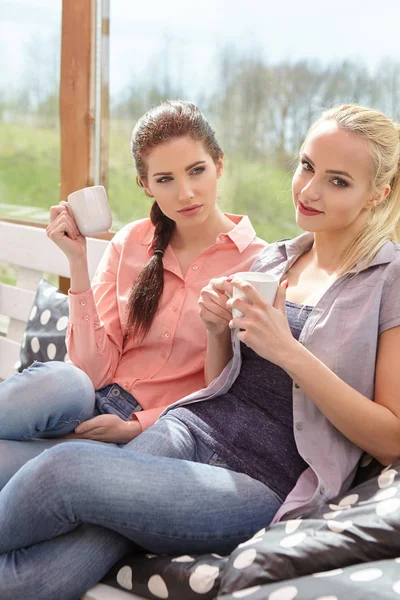 Friends Talking Having Coffee — Stock Photo, Image