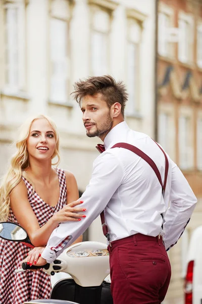 Love couple on the street with retro scooter — Stock Photo, Image