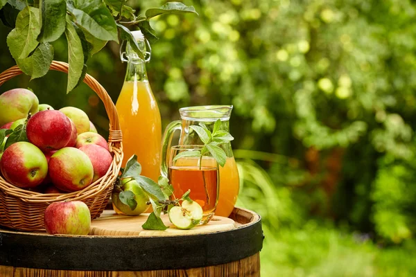 Manzanas Huerto Fondo Pie Barril Jugos Manzana Conservas Manzana — Foto de Stock