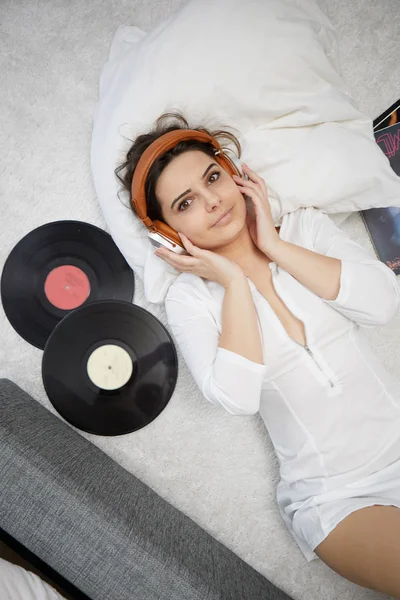 The image of resting sexy woman listening to vinyl — Stock Photo, Image