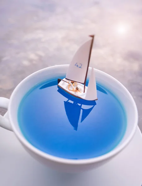Tatiller Hakkında Rüyalar Çift Bir Fincan Yelken Minyatür Dünya — Stok fotoğraf