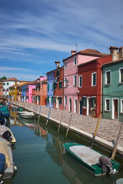 Burano, Venedik, İtalya 'nın renkli evleri — Stok fotoğraf