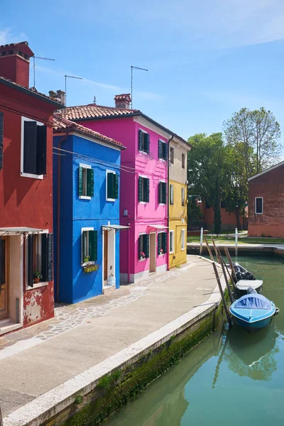 Burano, Venedik, İtalya 'nın renkli evleri — Stok fotoğraf