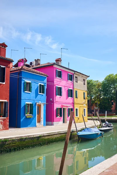 Burano, Venedik, İtalya 'nın renkli evleri — Stok fotoğraf