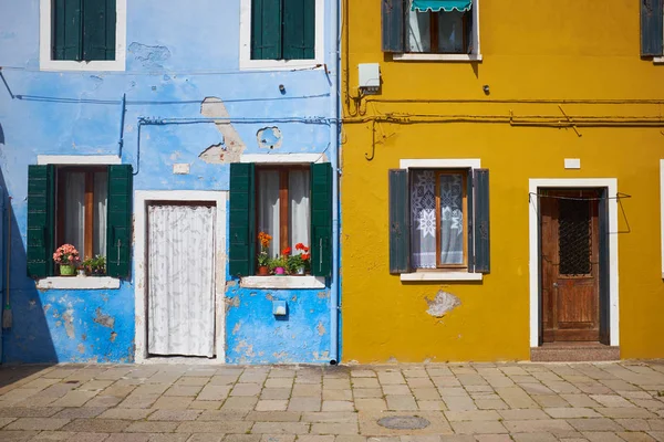 Красочные дома Бурано, Венеция, Италия — стоковое фото