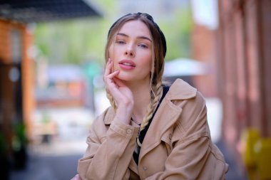 güzel bir sarışın kadının hiçbir makyaj portre