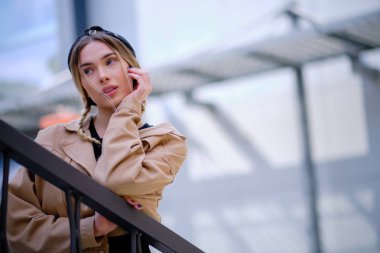 güzel bir sarışın kadının hiçbir makyaj portre