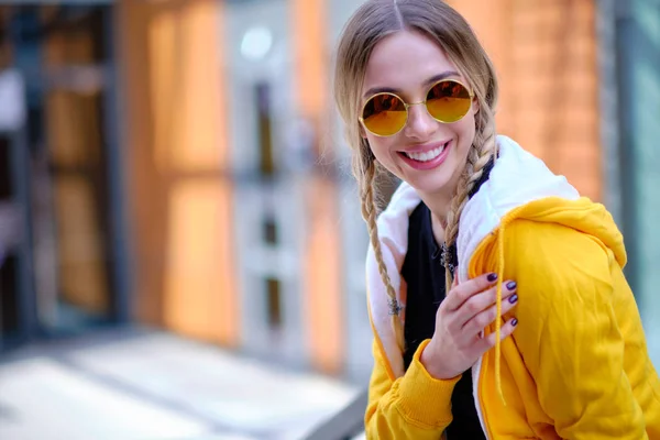 WOman in yellow sport jacket — Stok fotoğraf