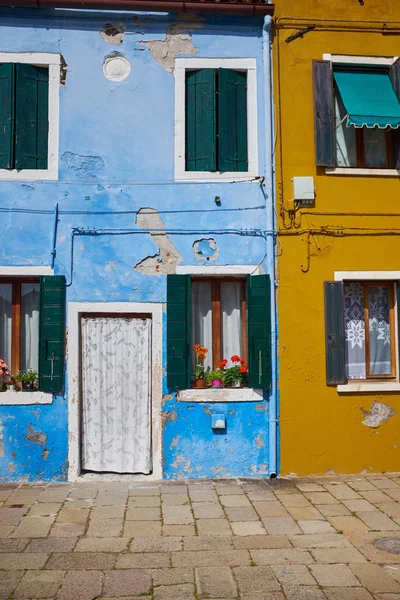 Belles Maisons Colorées Vibrantes Burano Avec Rue Étroite Près Venise — Photo