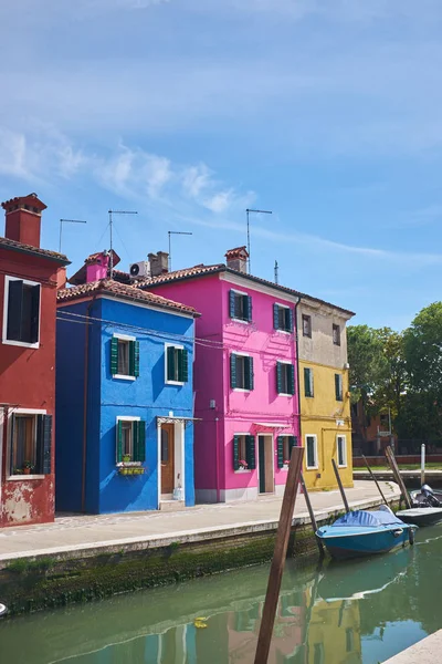 Talya Venedik Yakınlarındaki Dar Sokak Ile Burano Güzel Canlı Renkli — Stok fotoğraf
