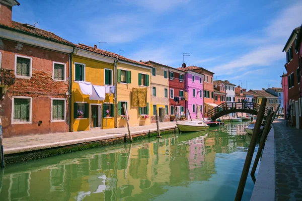 Talya Venedik Yakınlarındaki Dar Sokak Ile Burano Güzel Canlı Renkli — Stok fotoğraf