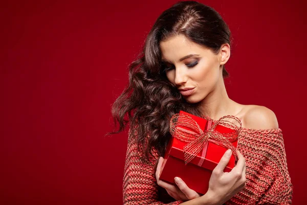 Vrouw Met Kerstdoos Cadeau — Stockfoto