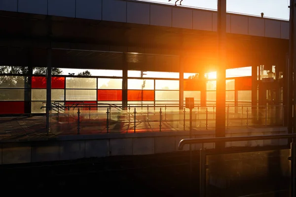 Güneş Işığında Tren Istasyonu — Stok fotoğraf