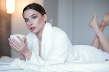 Benim günlük rutin sabah kahve olduğunu  