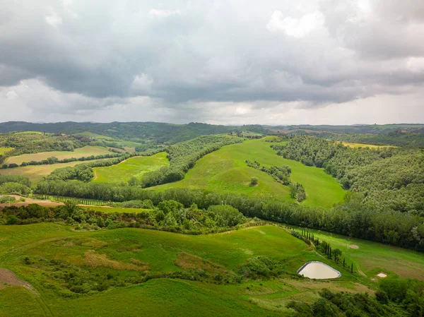 Tuscany landsbygd kullar, fantastisk Flygfoto våren. — Stockfoto