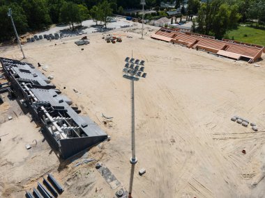 Küçük bir futbol stadyumunun inşaatı