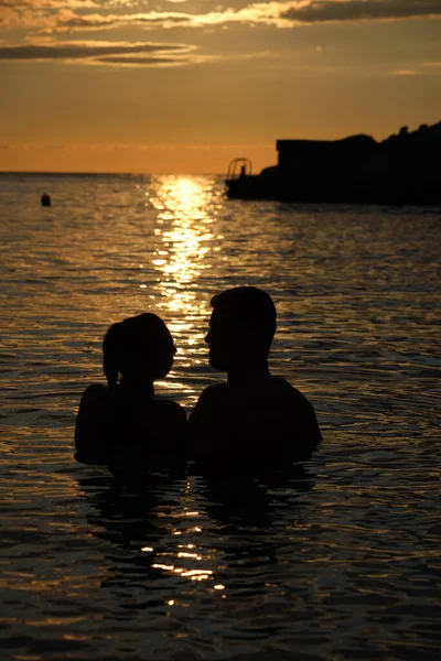 Silhouette Couple Love Sea — Stock Photo, Image