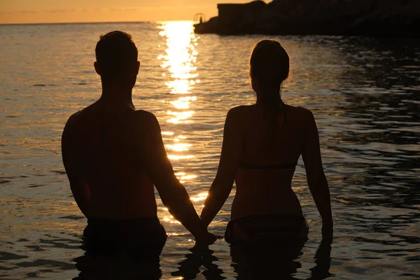 Silhouette Couple Love Sea — Stock Photo, Image