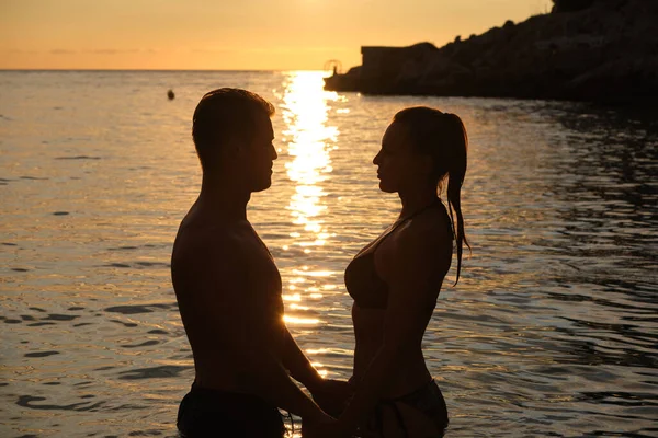 Silhouette Couple Love Sea — Stock Photo, Image