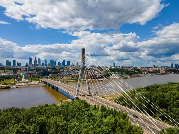 Warschauer Skyline Hinter Der Brücke Swietokrzyski Brücke — Stockfoto