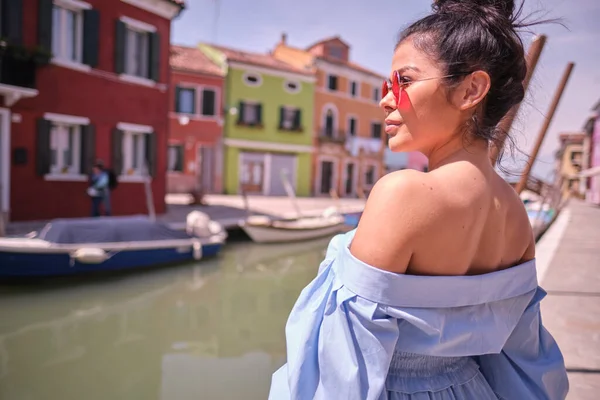 Elegant Fashionable Girl Glasse Stay Street Romantic Burano Italy — стоковое фото