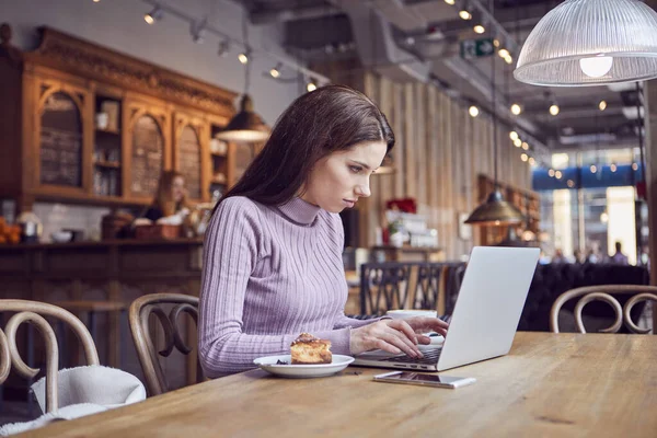 Junge Geschäftsfrau Führt Geschäft Online Computer Hause Während Quarantäne Von — Stockfoto